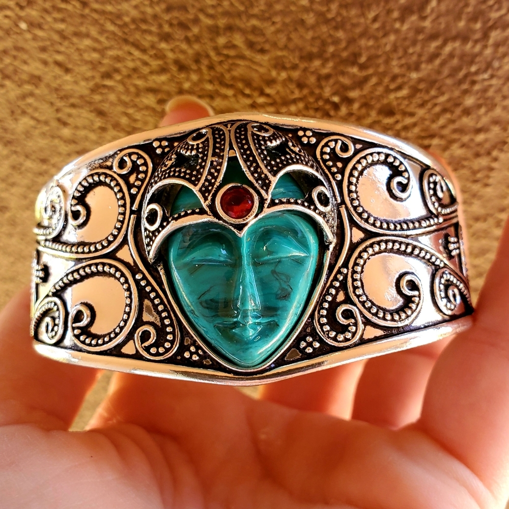 New Carved Goddess Face Garnet 925 Silver Bracelet.